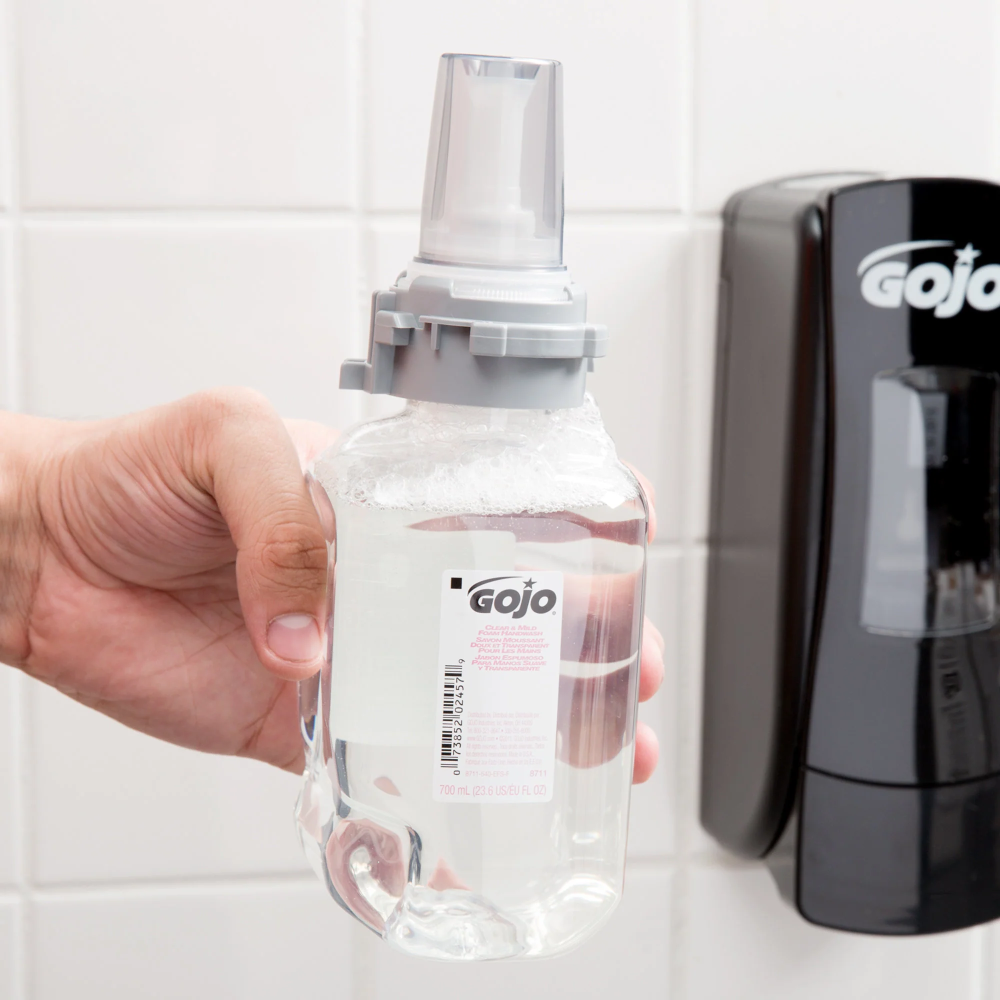 GOJO 8711-04 Clear & Mild Foam Handwash 700 mL X 4 - Image 2